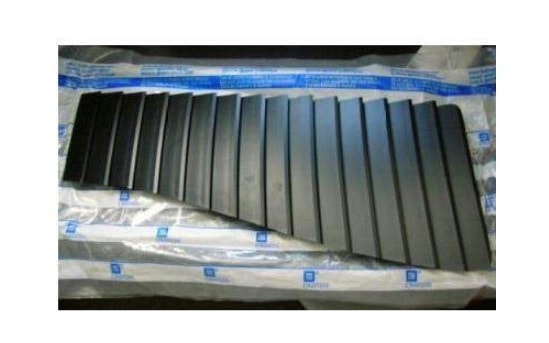 Louver: 85-90 Camaro IROC hood GM NOS (LHS only)